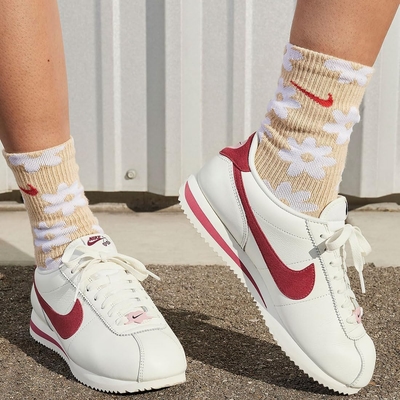 nike cortez classic on feet