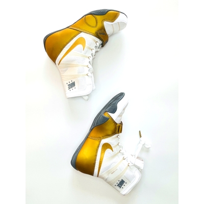 white and gold hyper ko